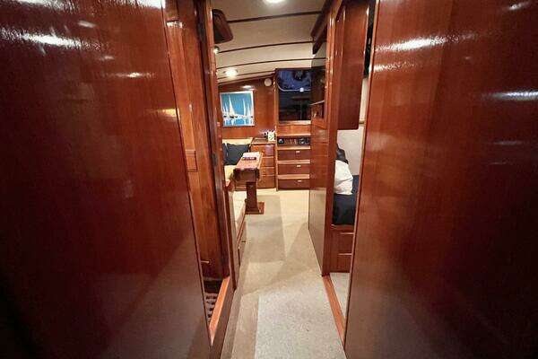 Grand Banks 49 Eastbay HX Yacht For Sale