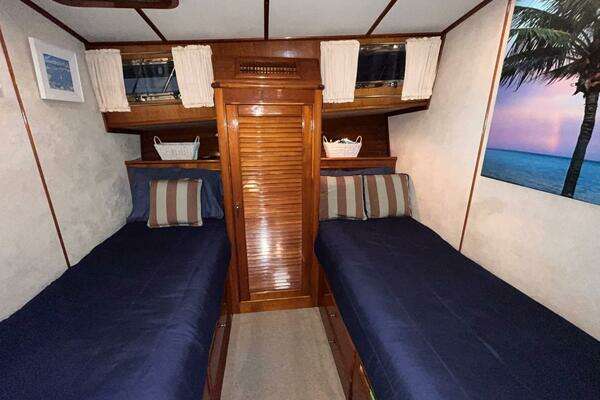 Grand Banks 49 Eastbay HX Yacht For Sale