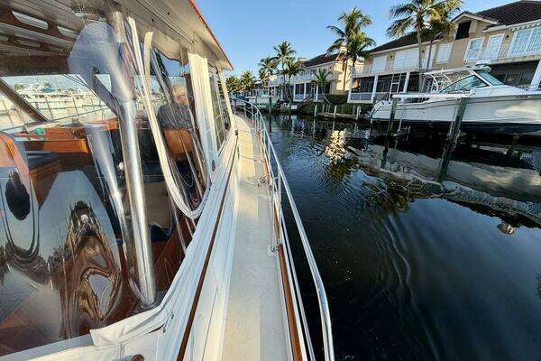 Grand Banks 49 Eastbay HX Yacht For Sale