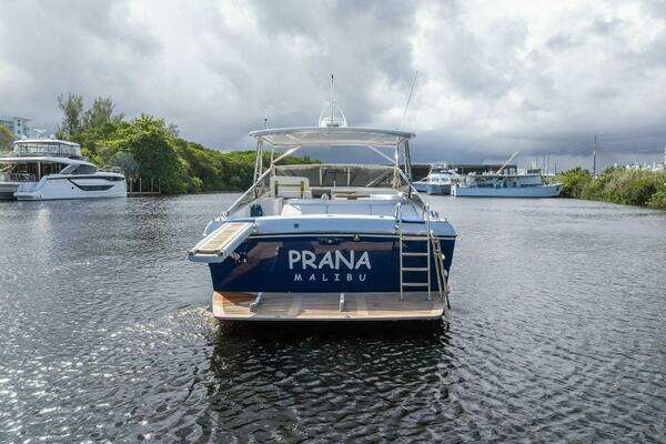 Photo of the 1995 Itama 46 "Prana"