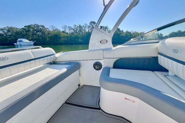 25ft Cobalt Yacht For Sale