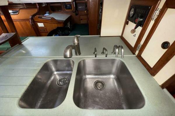 Gallivanter 49ft Hylas Yacht For Sale