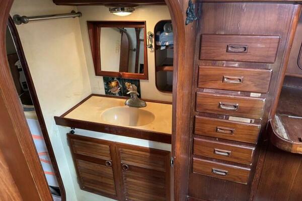 Gallivanter 49ft Hylas Yacht For Sale