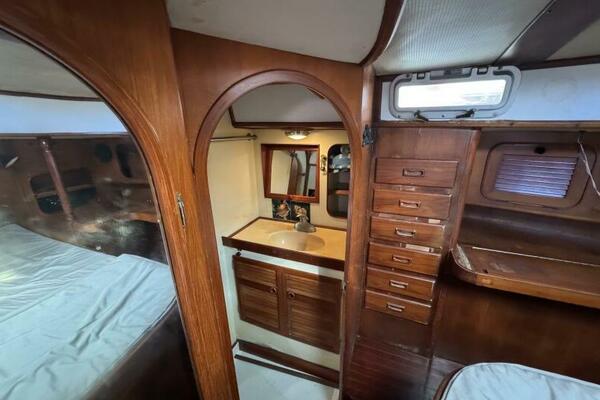 Gallivanter 49ft Hylas Yacht For Sale