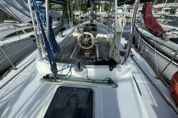 Gallivanter 49ft Hylas Yacht For Sale