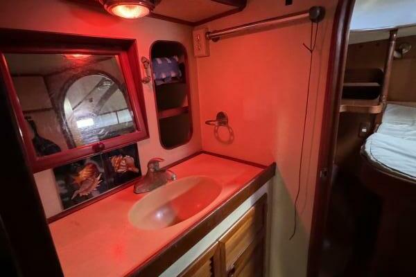 Gallivanter 49ft Hylas Yacht For Sale