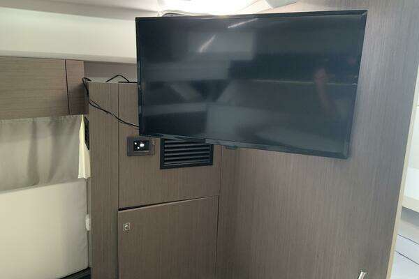 Jeanneau NC 1095 Coupe Yacht For Sale