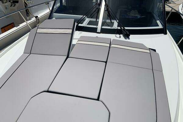 Jeanneau NC 1095 Coupe Yacht For Sale