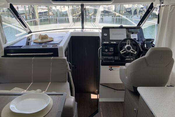 Jeanneau NC 1095 Coupe Yacht For Sale
