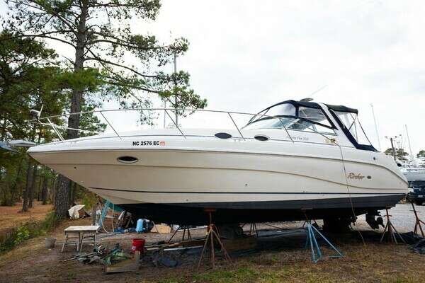 33-ft-Rinker-2000-Fiesta Vee 330- New Bern North Carolina United States  yacht for sale