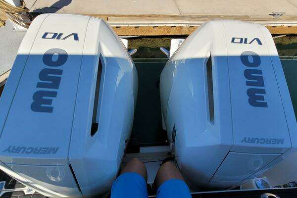 Boston Whaler 315 Conquest Yacht For Sale