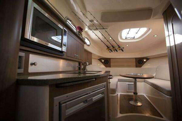 Boston Whaler 315 Conquest Yacht For Sale