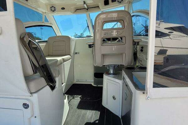 Boston Whaler 315 Conquest Yacht For Sale