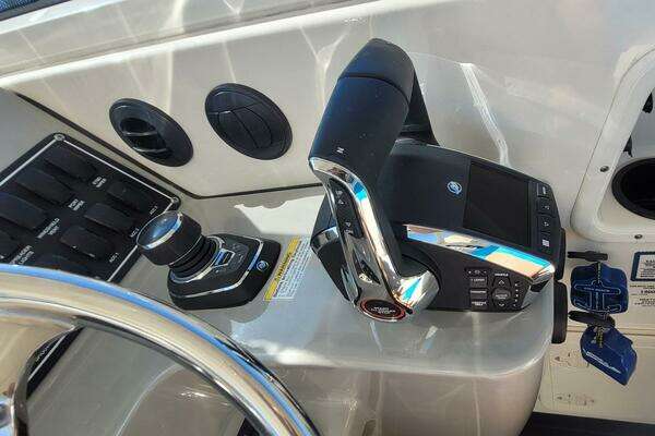 Boston Whaler 315 Conquest Yacht For Sale