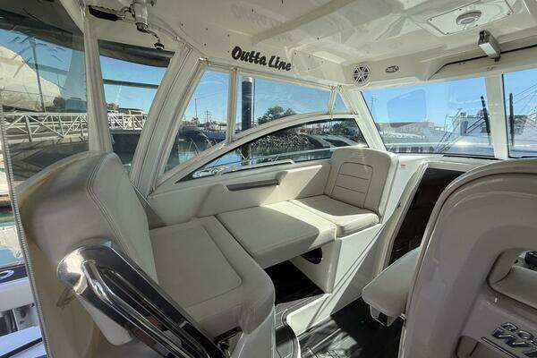 Boston Whaler 315 Conquest Yacht For Sale