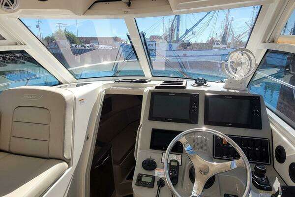 Boston Whaler 315 Conquest Yacht For Sale