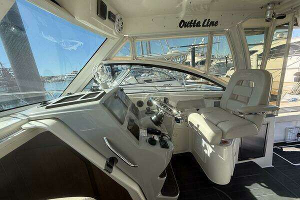 Boston Whaler 315 Conquest Yacht For Sale