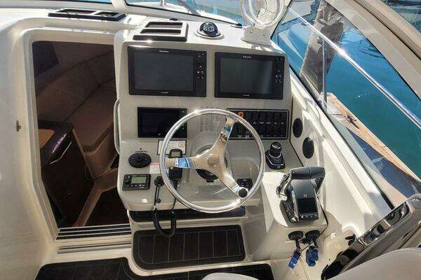 Boston Whaler 315 Conquest Yacht For Sale