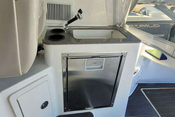 Boston Whaler 315 Conquest Yacht For Sale