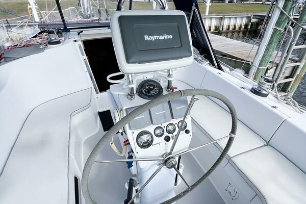 HIDE AWEIGH 35ft Catalina Yacht For Sale