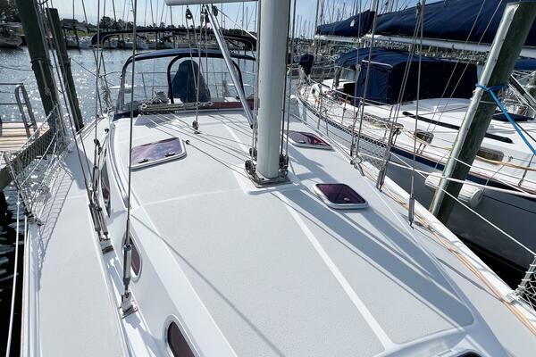 HIDE AWEIGH 35ft Catalina Yacht For Sale