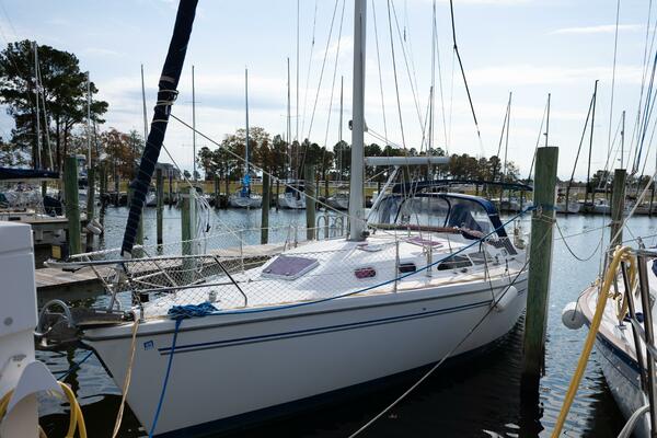 HIDE AWEIGH 35ft Catalina Yacht For Sale