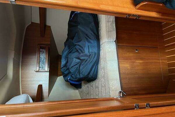 Photo of the 2003 Hunter 353