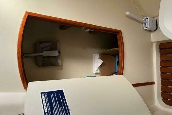 Photo of the 2003 Hunter 353