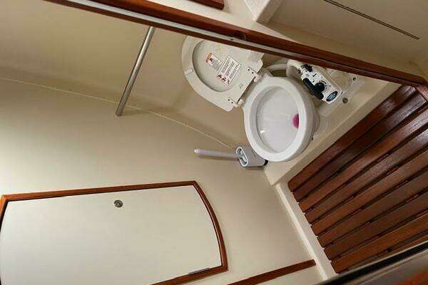 Photo of the 2003 Hunter 353