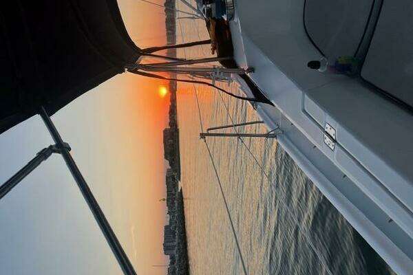 Photo of the 2003 Hunter 353