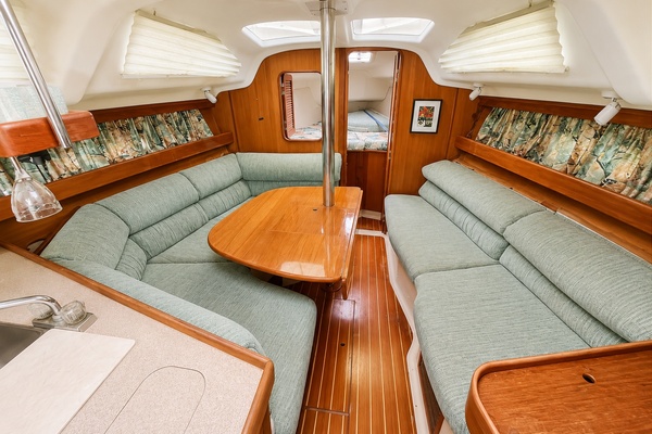 Celtic Knots 34ft Hunter Yacht For Sale