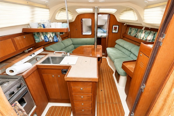 Celtic Knots 34ft Hunter Yacht For Sale