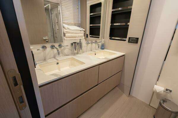 Azimut Fly Yacht For Sale