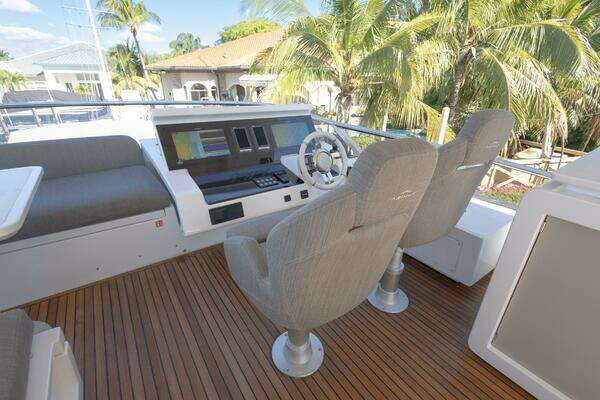 Azimut Fly Yacht For Sale