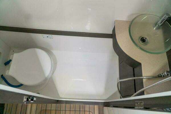 Fishing Raptor 390 Solarium Yacht For Sale