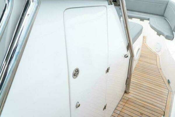 Fishing Raptor 390 Solarium Yacht For Sale