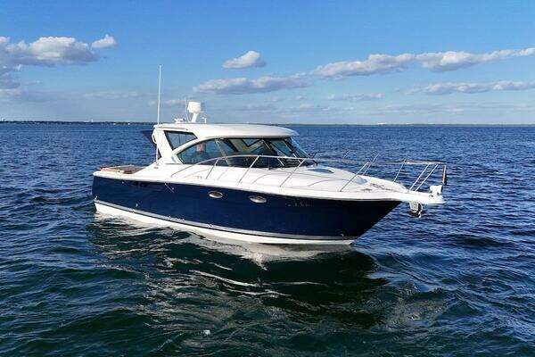 Photo of the 2014 Tiara Yachts 3100 Coronet
