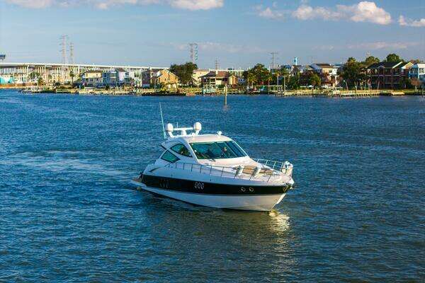 Cruisers Yachts 540 Motor Yacht Yacht For Sale