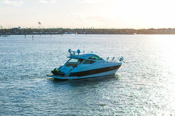 2013 Cruisers Yachts 540 Motor Yacht