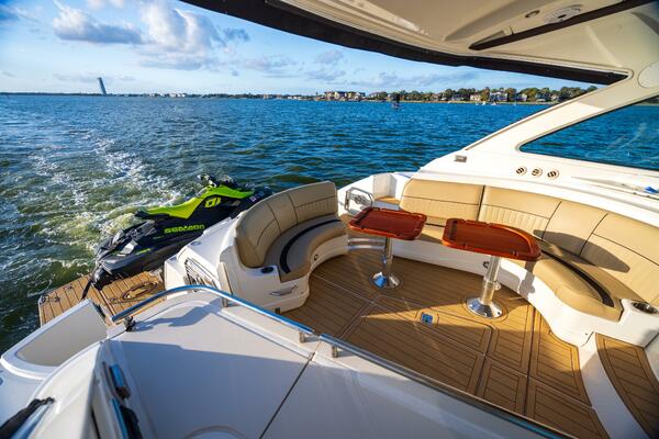 2013 Cruisers Yachts 540 Motor Yacht