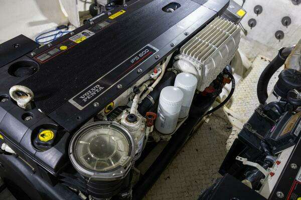 Cruisers Yachts 540 Motor Yacht Yacht For Sale