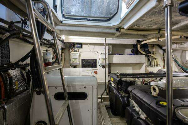 Cruisers Yachts 540 Motor Yacht Yacht For Sale