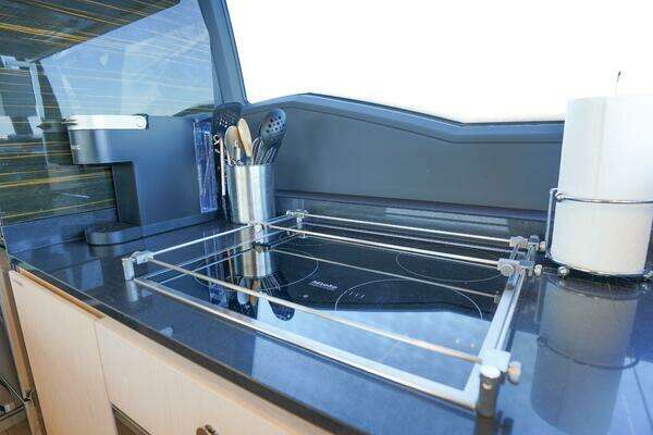 Azimut 66 Flybridge Yacht For Sale