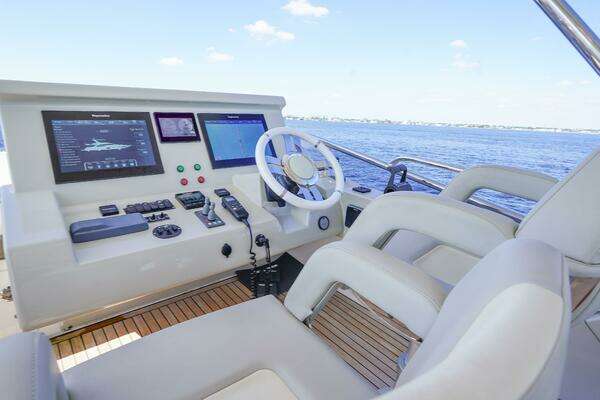 Azimut 66 Flybridge Yacht For Sale