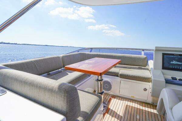 Azimut 66 Flybridge Yacht For Sale