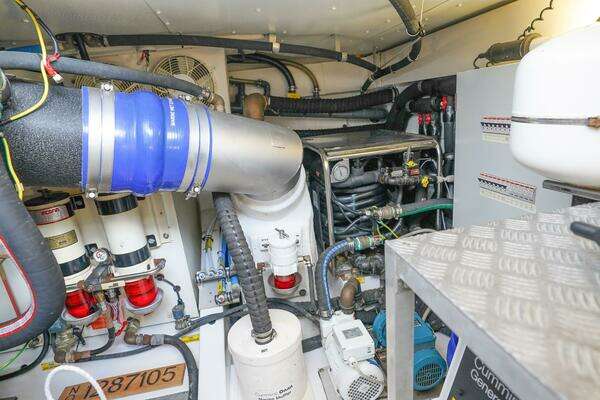 Azimut 66 Flybridge Yacht For Sale