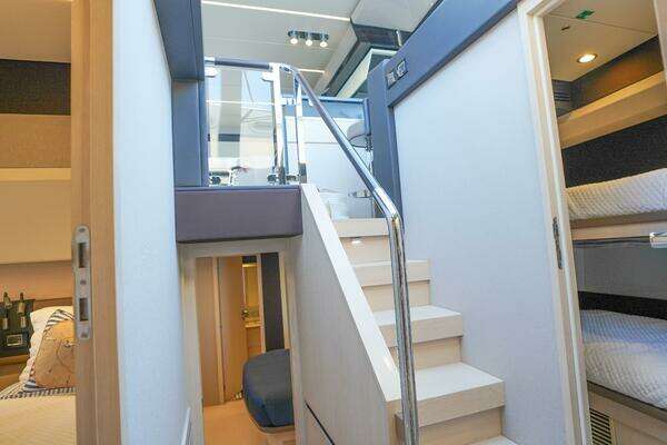 Azimut 66 Flybridge Yacht For Sale