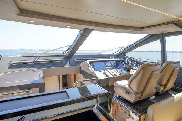 Azimut 66 Flybridge Yacht For Sale