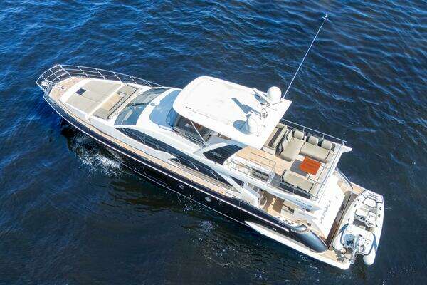 Azimut 66 Flybridge Yacht For Sale