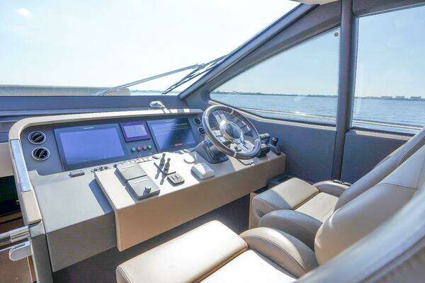 Azimut 66 Flybridge Yacht For Sale